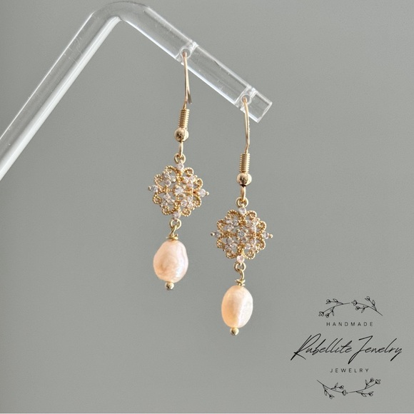 Handmade Freshwater Pearl Earrings - Picture 5 of 6